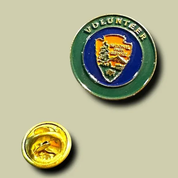 National Park Service Volunteer Enamel Pin Round 1" Green & Blue With Gold Accen - Picture 5 of 5